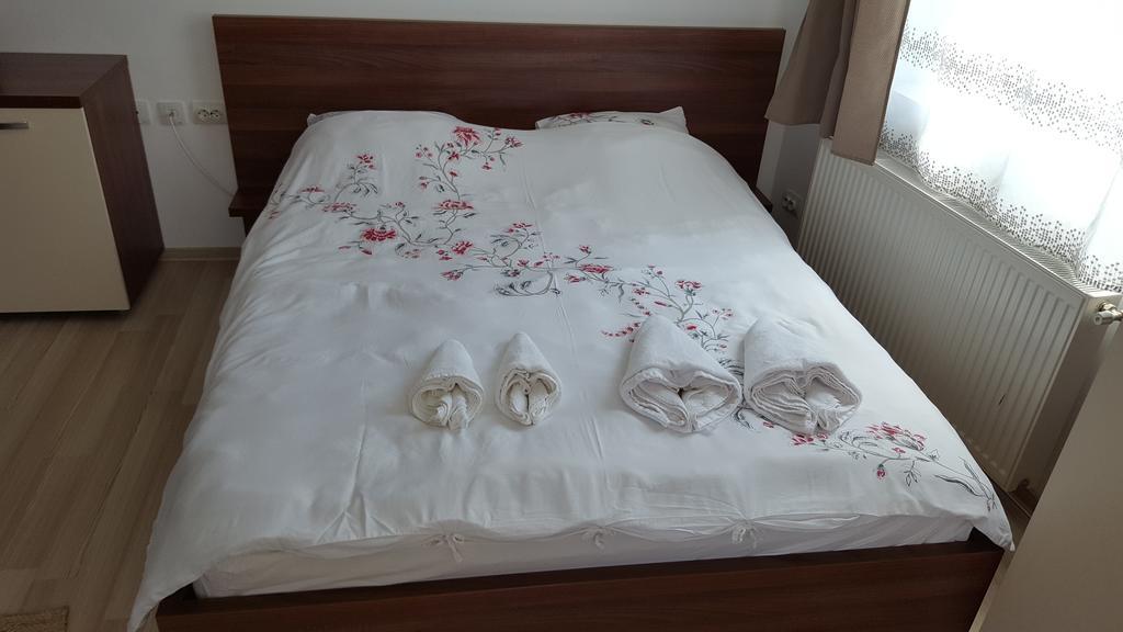 Garsoniere Dinu Appartement Boekarest Buitenkant foto