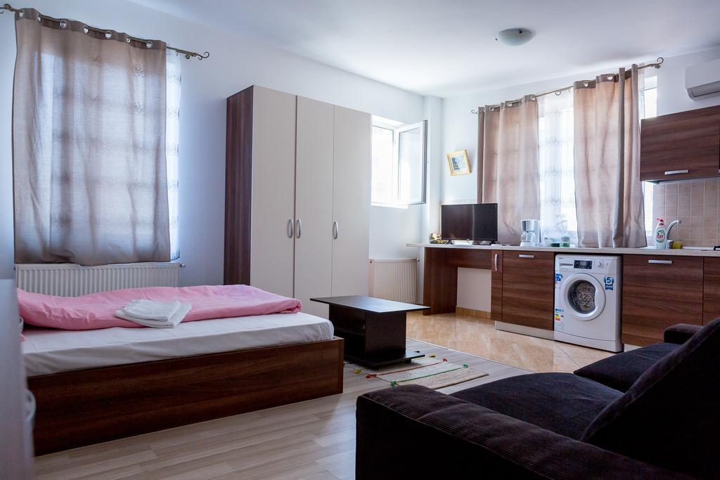 Garsoniere Dinu Appartement Boekarest Buitenkant foto